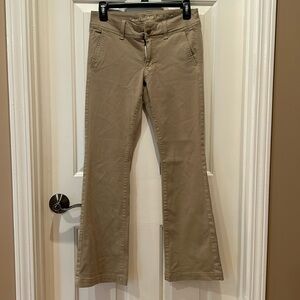 AE skinny Bootcut super stretch khaki’s size 6 short